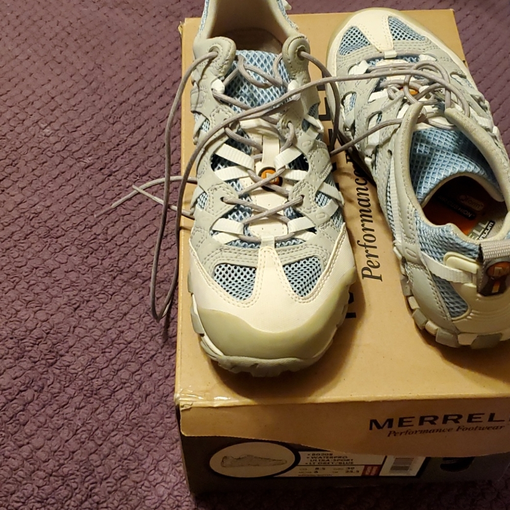Merrell - water pro sport shoe. Like New.